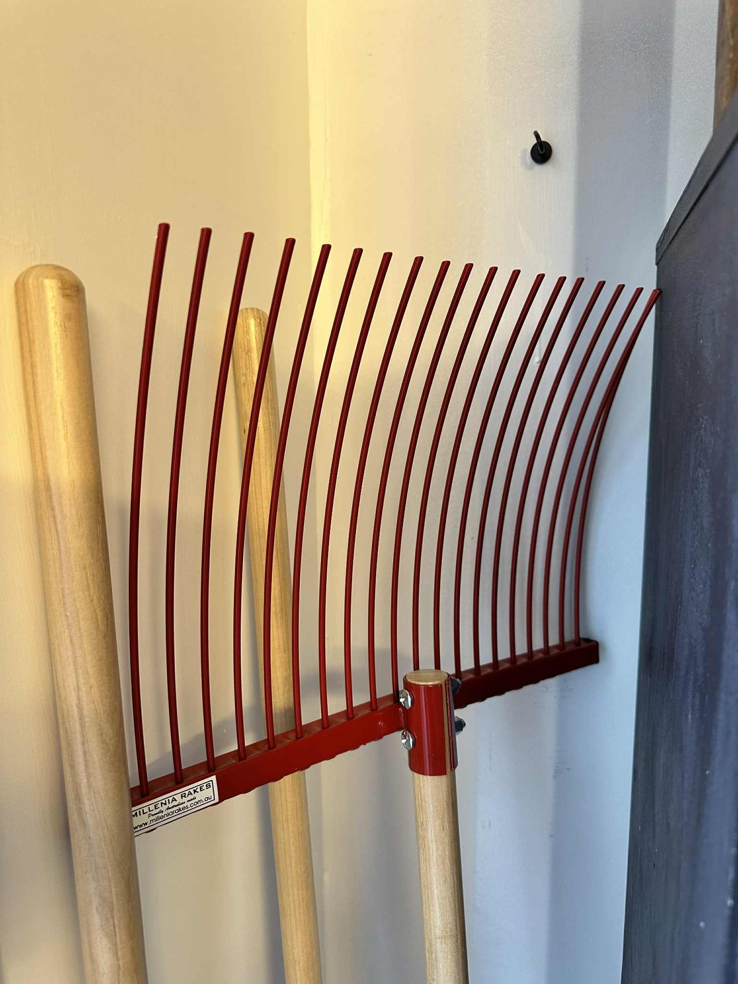 Millenia Classic Stable rake